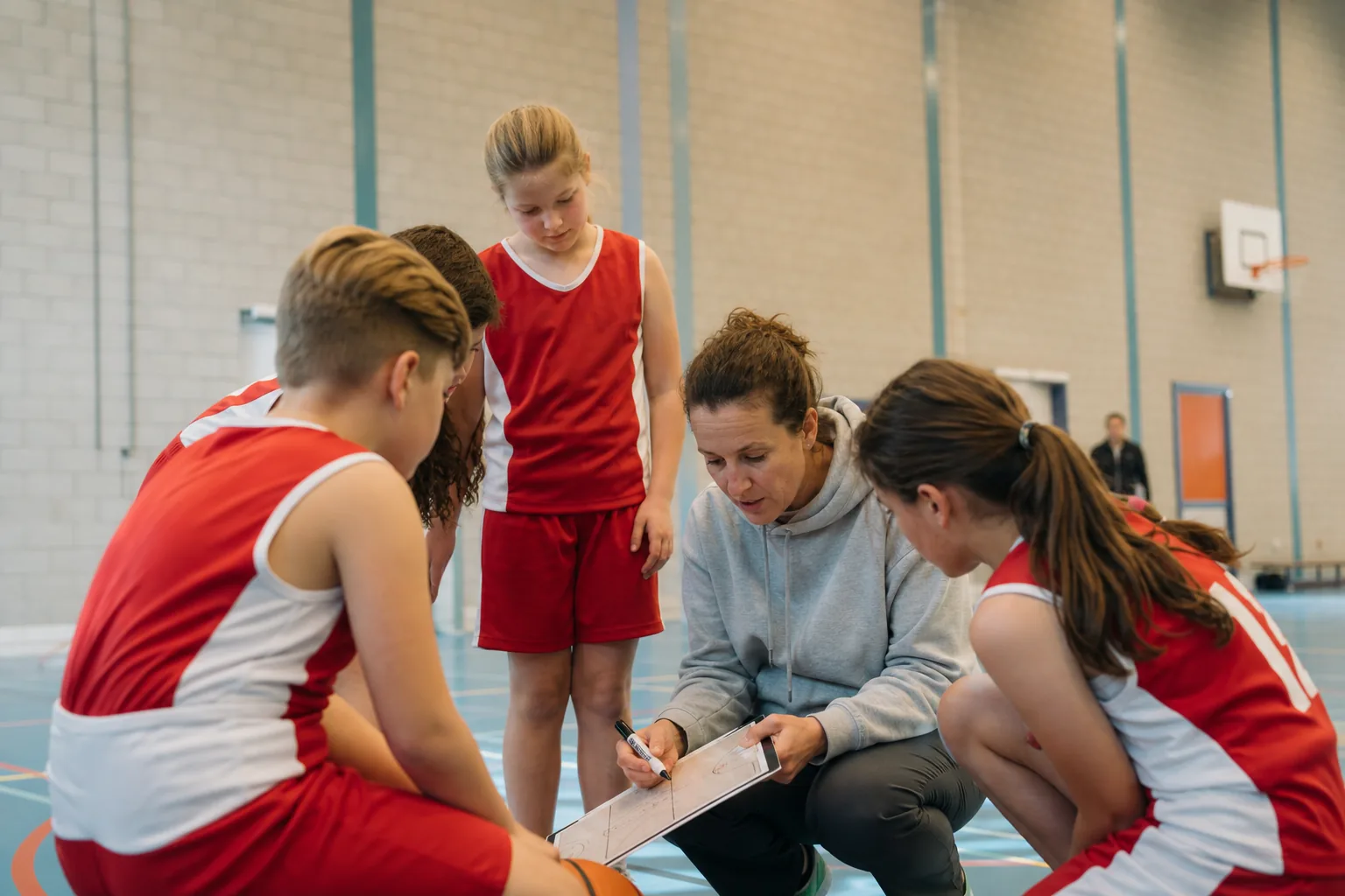 Een Nederlandse sportclub of leslokaal. Beeld bij het artikel: Hoeveel tijd en geld kost het bijhouden van je opvangdossier per locatie per jaar?